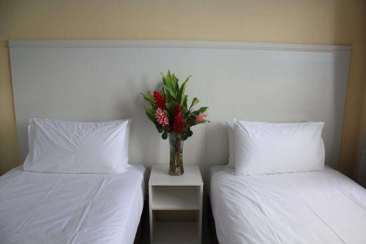 Central Bay Motel Порт-Вила Экстерьер фото